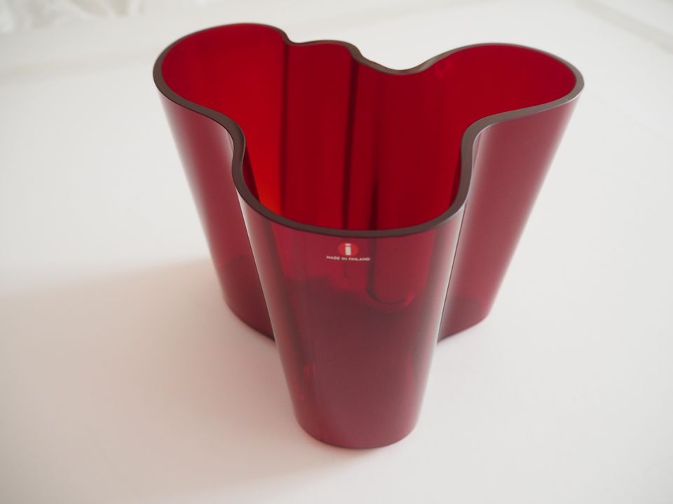 Alvar Aalto Rubiininpunainen Aalto maljakko 16 cm