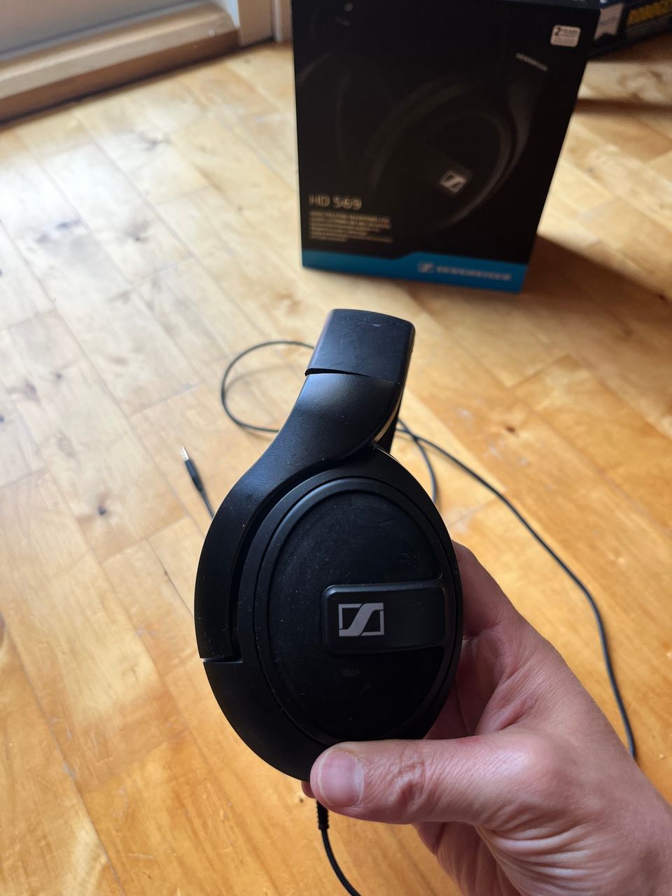 Sennheiser HD 569 suljetut kuulokkeet mikrofonilla