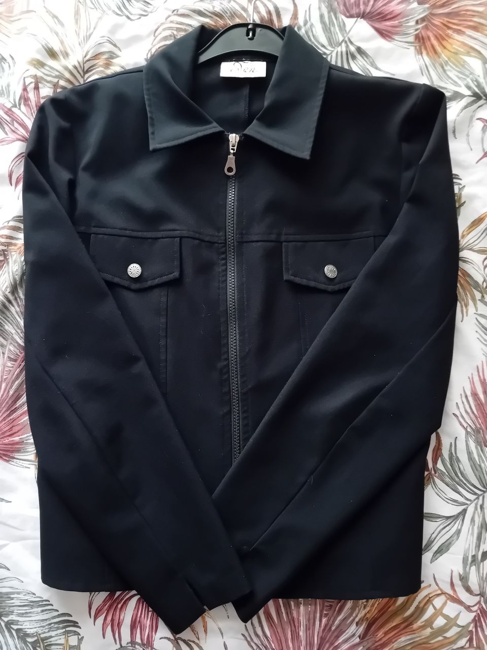 Musta paita/ ohut takki