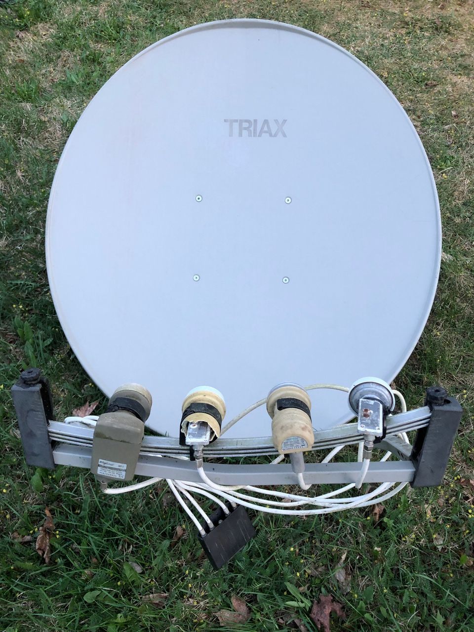 Triax satelliittiantenni