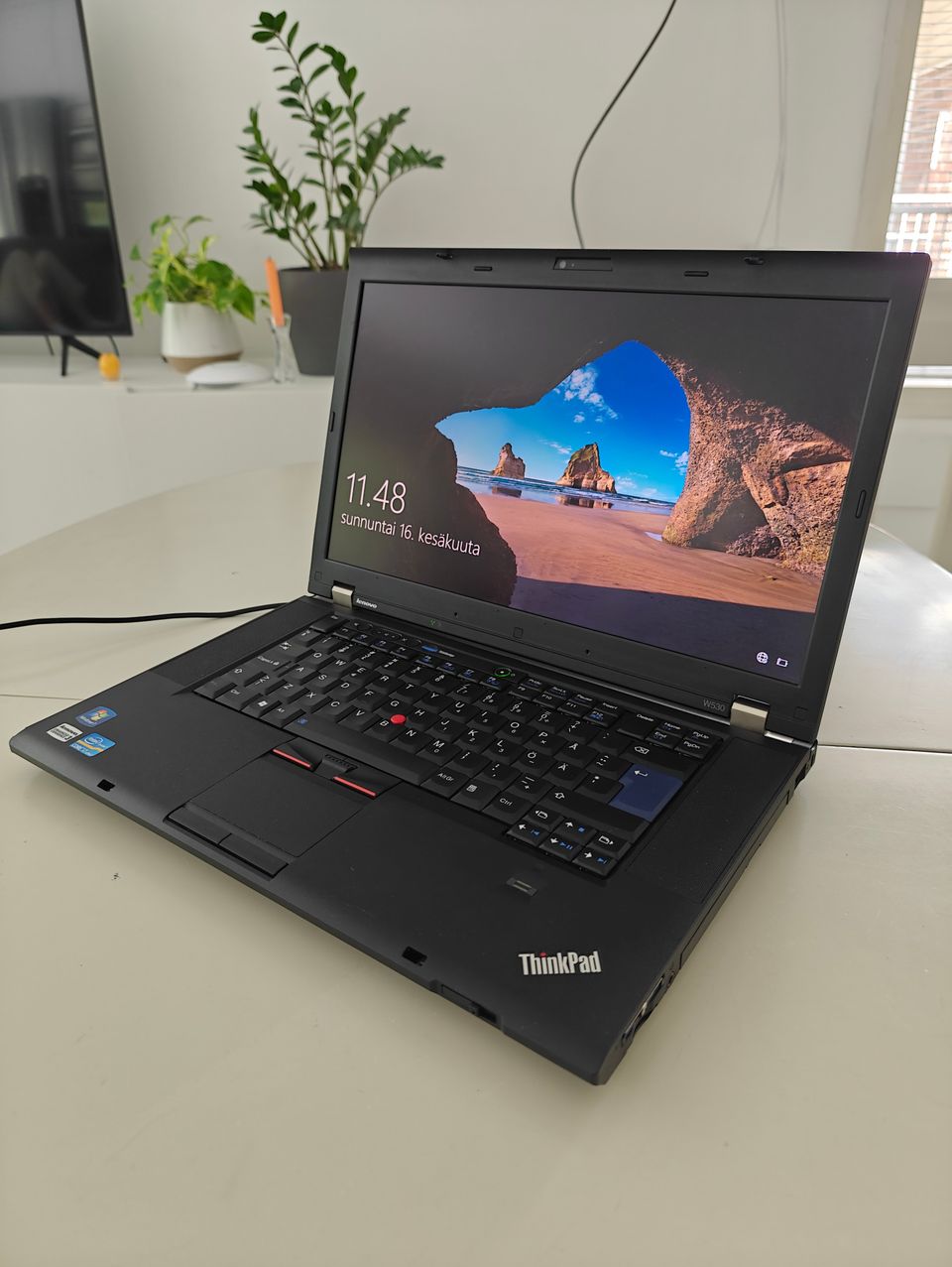 Lenovo ThinkPad W530 kunnollisella näppäimistöllä