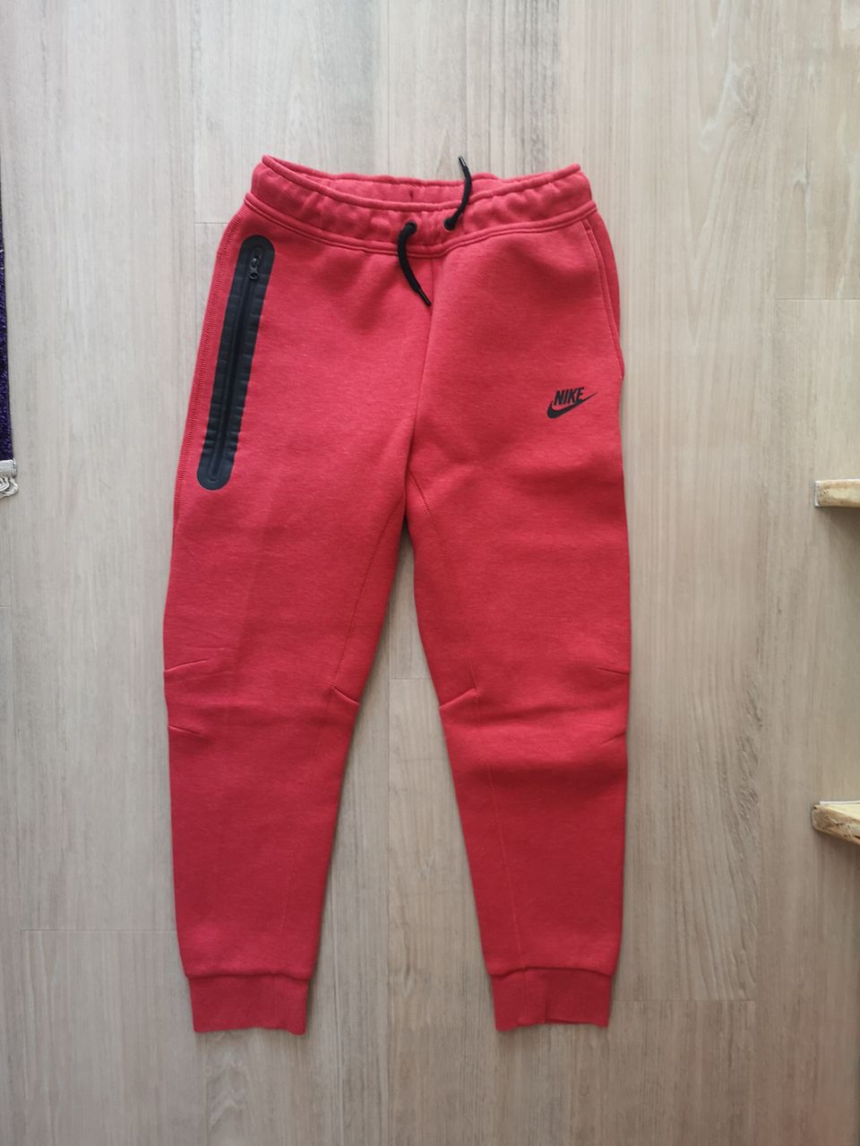 Nike tech fleece housut punainen koko L