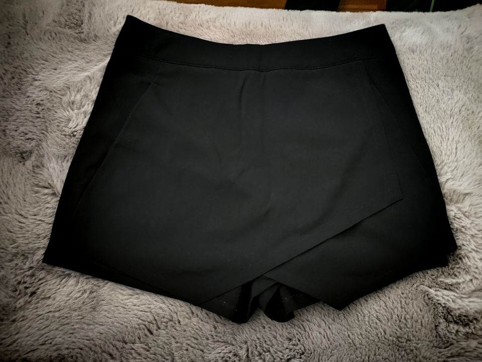 Stradivarius shortsihame koko 34