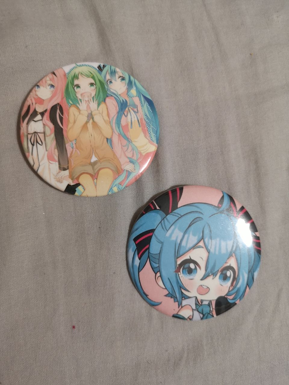 Miku/Vocaloid aiheiset pinssit