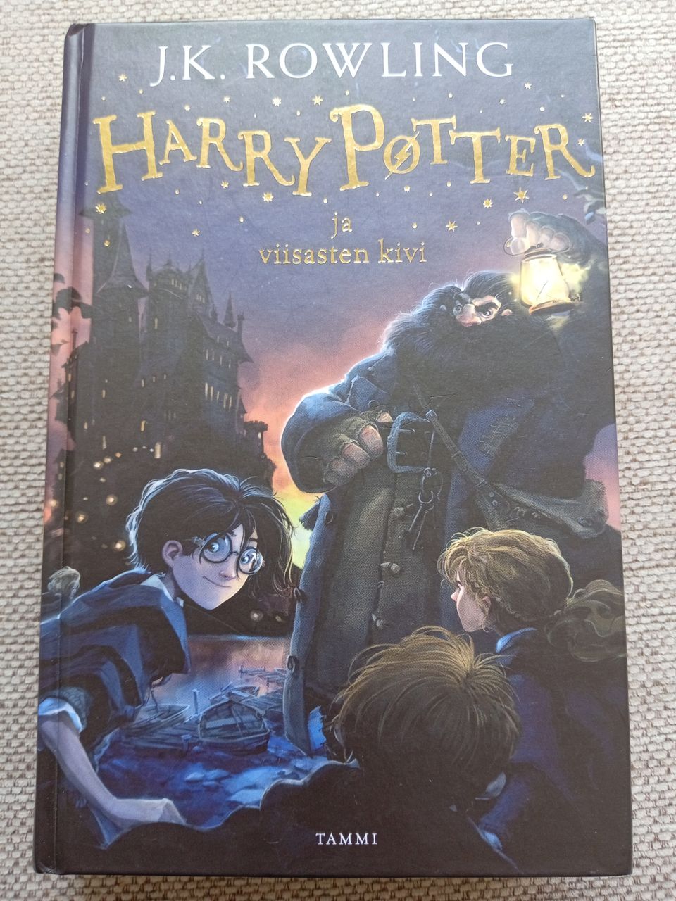 Harry Potter ja viisasten kivi - kirja