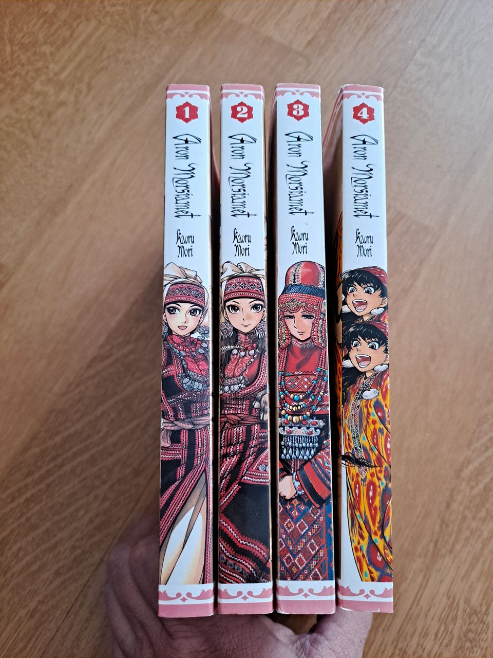 Aron morsiamet manga kirjat osat 1-4