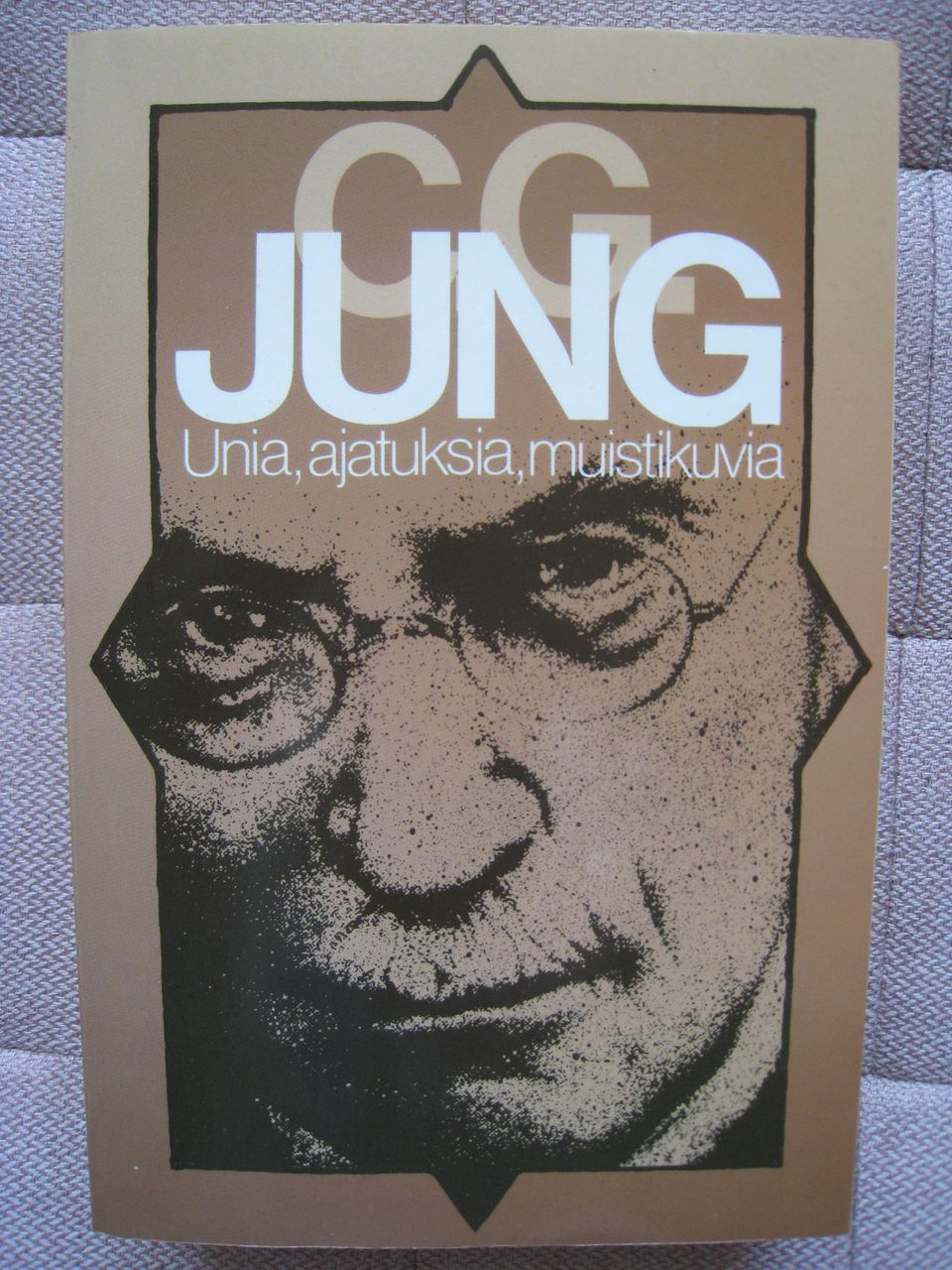 C.G.Jung,: Unia, ajatuksia, muistikuvia -kirja