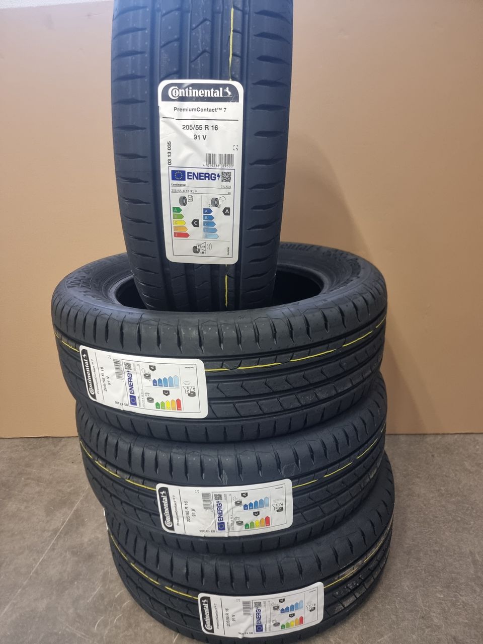 205/55R16 Continental PC7