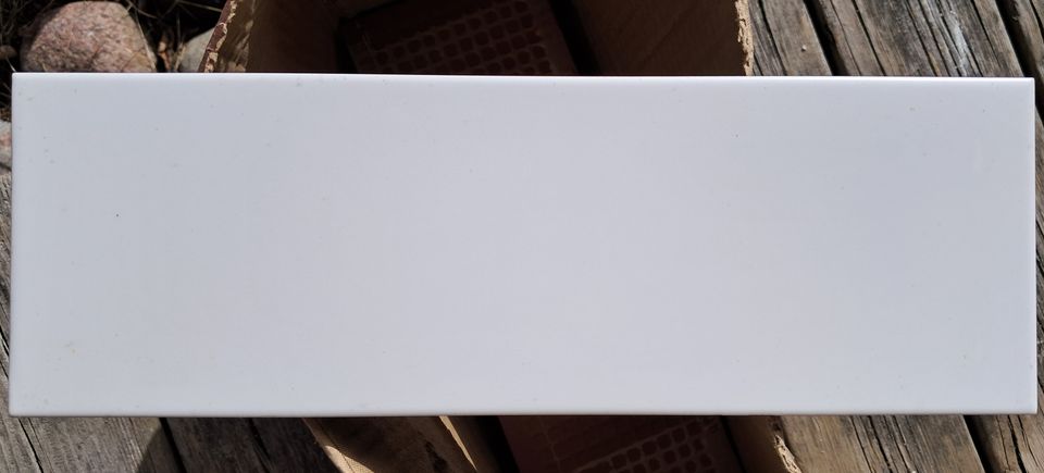 Keraaminen laatta, valkoinen 100x300 mm