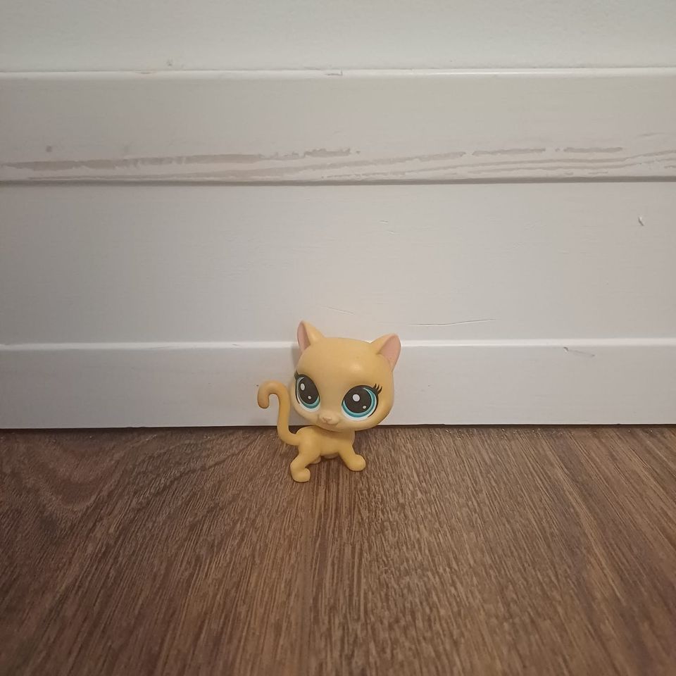 Aitoja Littlest Pet Shop eläimiä