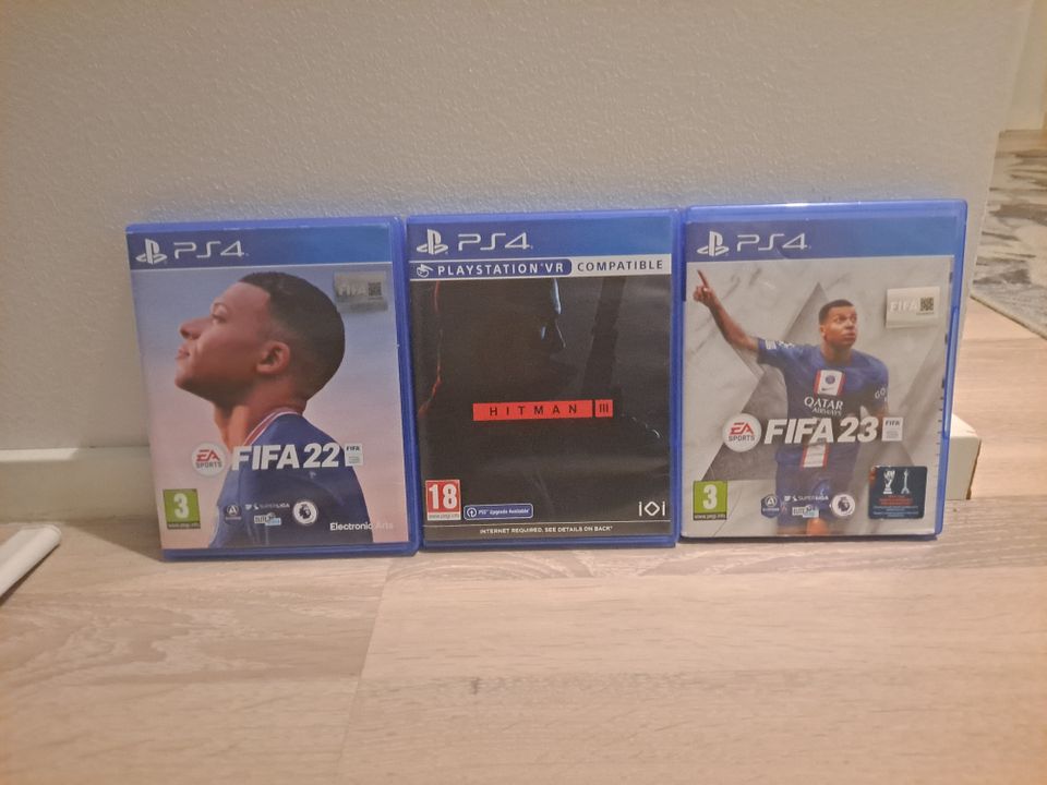 Myydään fifa 22 5€ fifa 23 5€ hitman 3 hyvä kuntoinen 15€ saa tarjota hitman 3