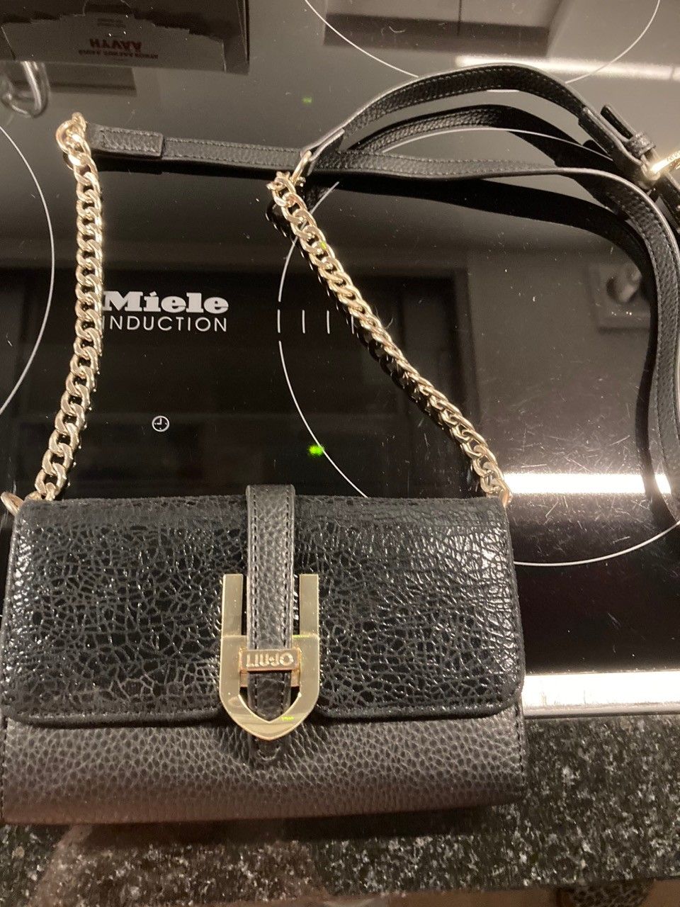 LiuJo crossbody puhelimelle ja korteille