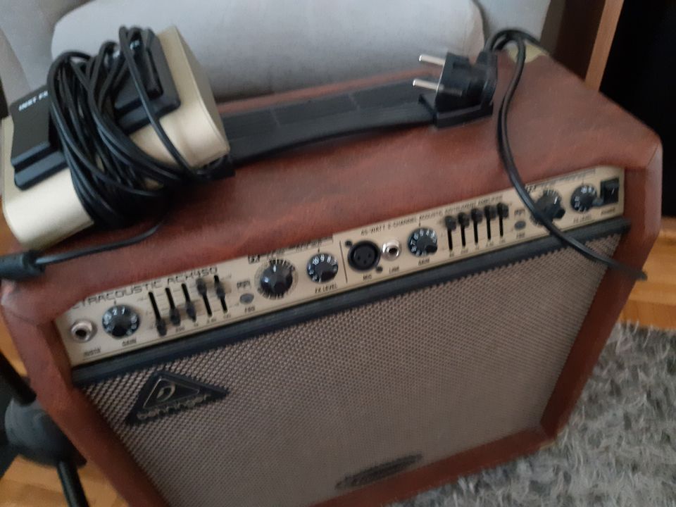Behringer ACX450 Ultracoustic Amp + foot switch + mikrofoni