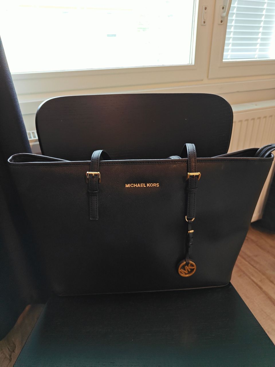 Michael Kors iso olkalaukku