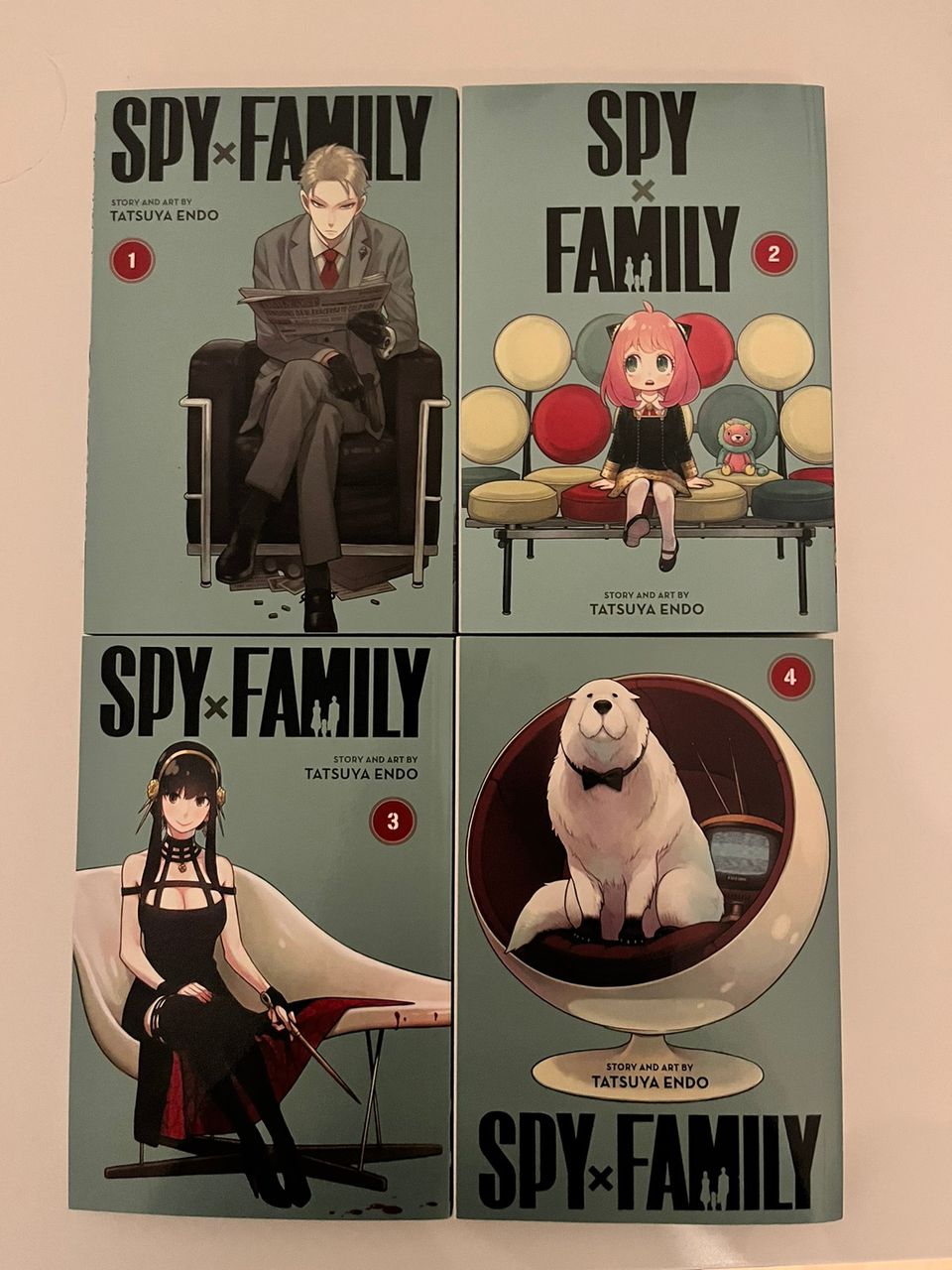 Spy family 1-4 englanti