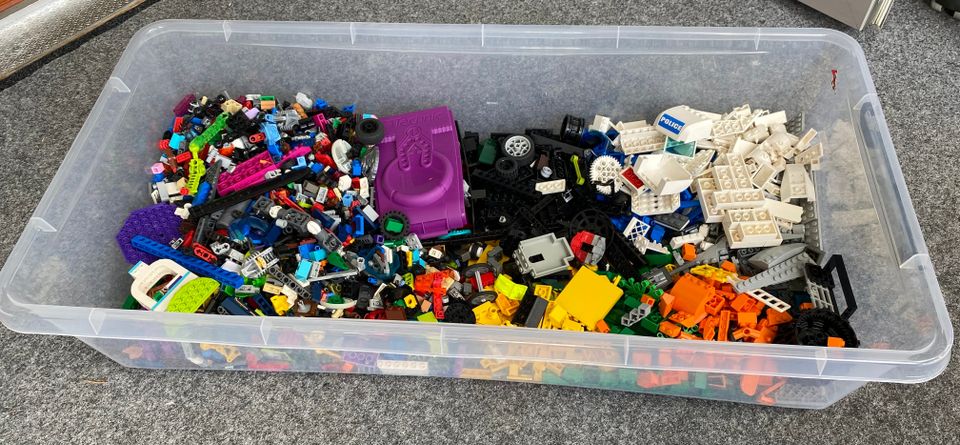 Tuhansia  Legoja