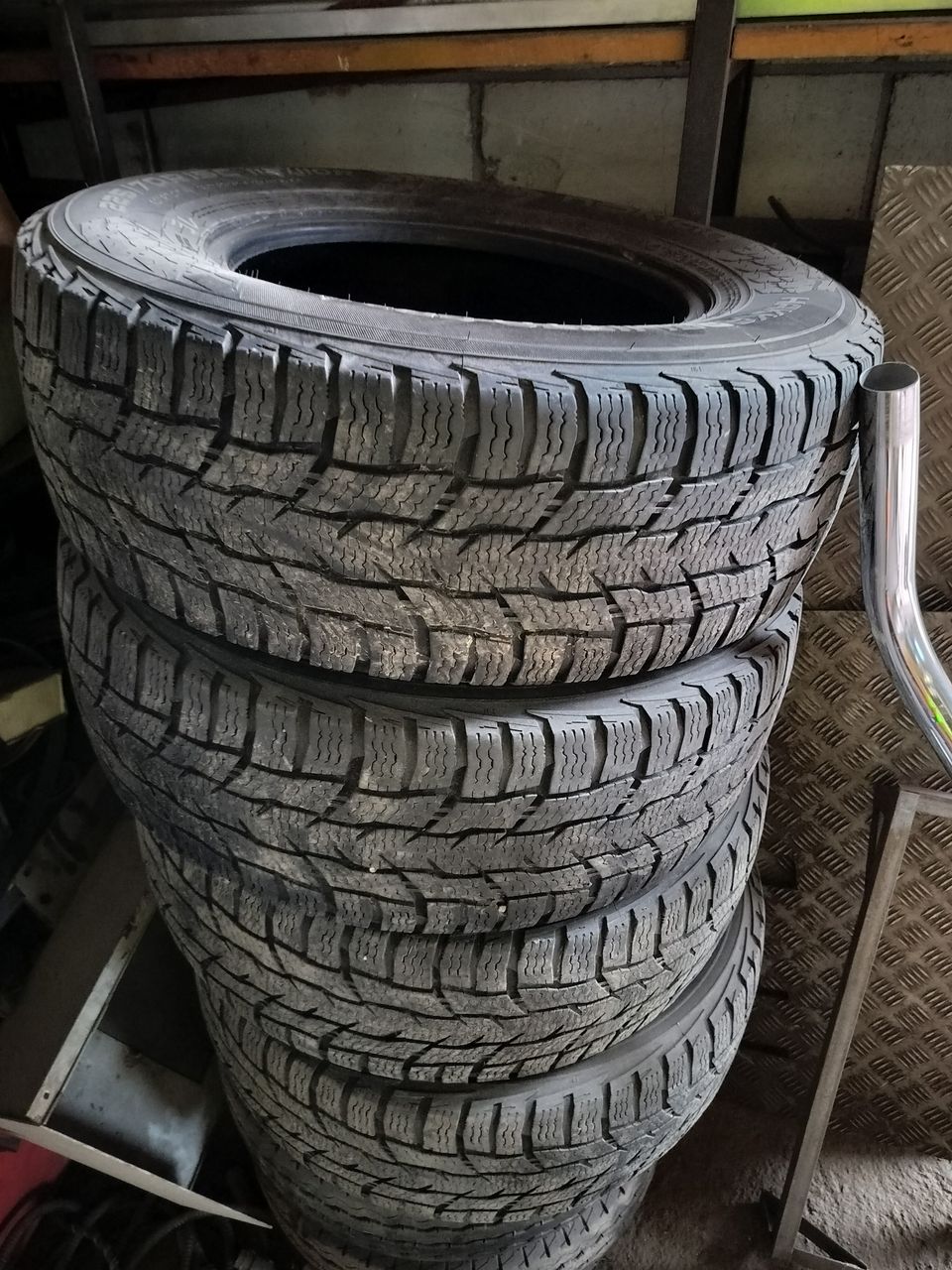 225/70R15C kitkat