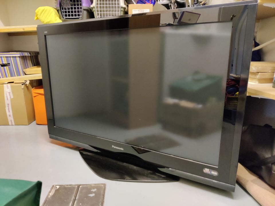 50" Panasonic plasma-tv myydään tarpeettomana