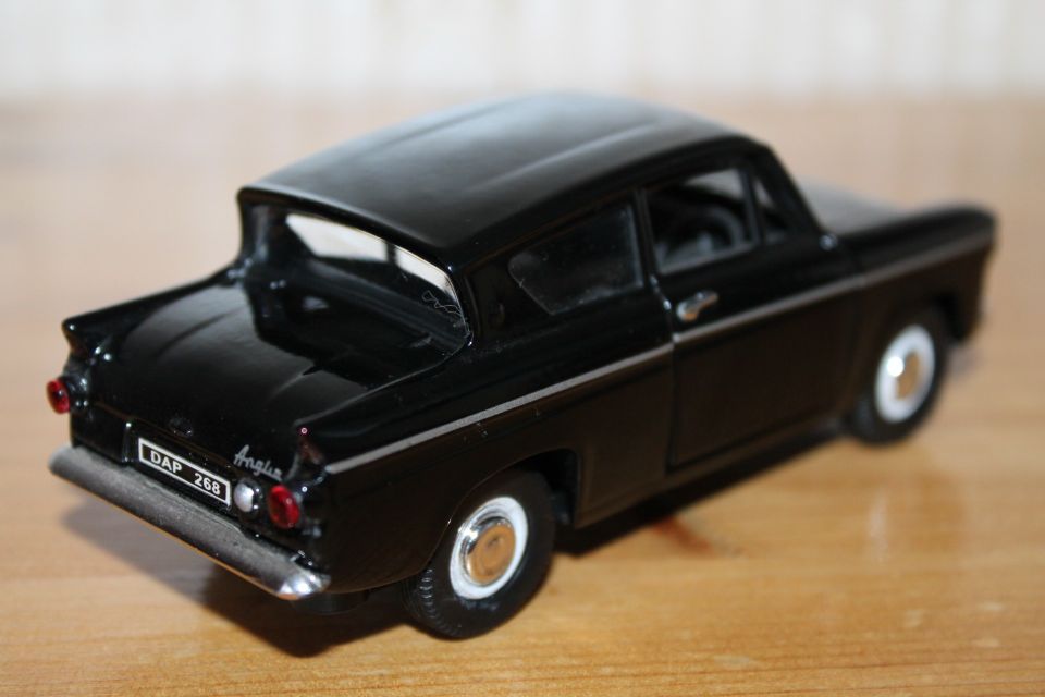 Aukeavat ovet Ford Anglia 1959 mk1 DeLuxe vanha metallinen auto 13cm