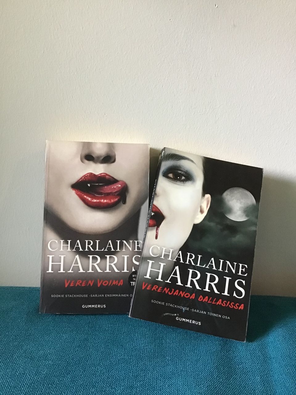 Charlaine Harris, Sookie Stackhouse sarjan osat 1 ja 2