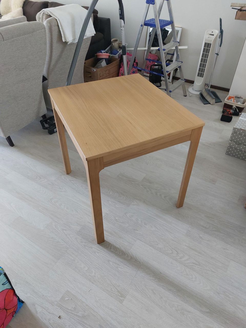 Ruokapöytä IKEA Ekedalen jatkettava