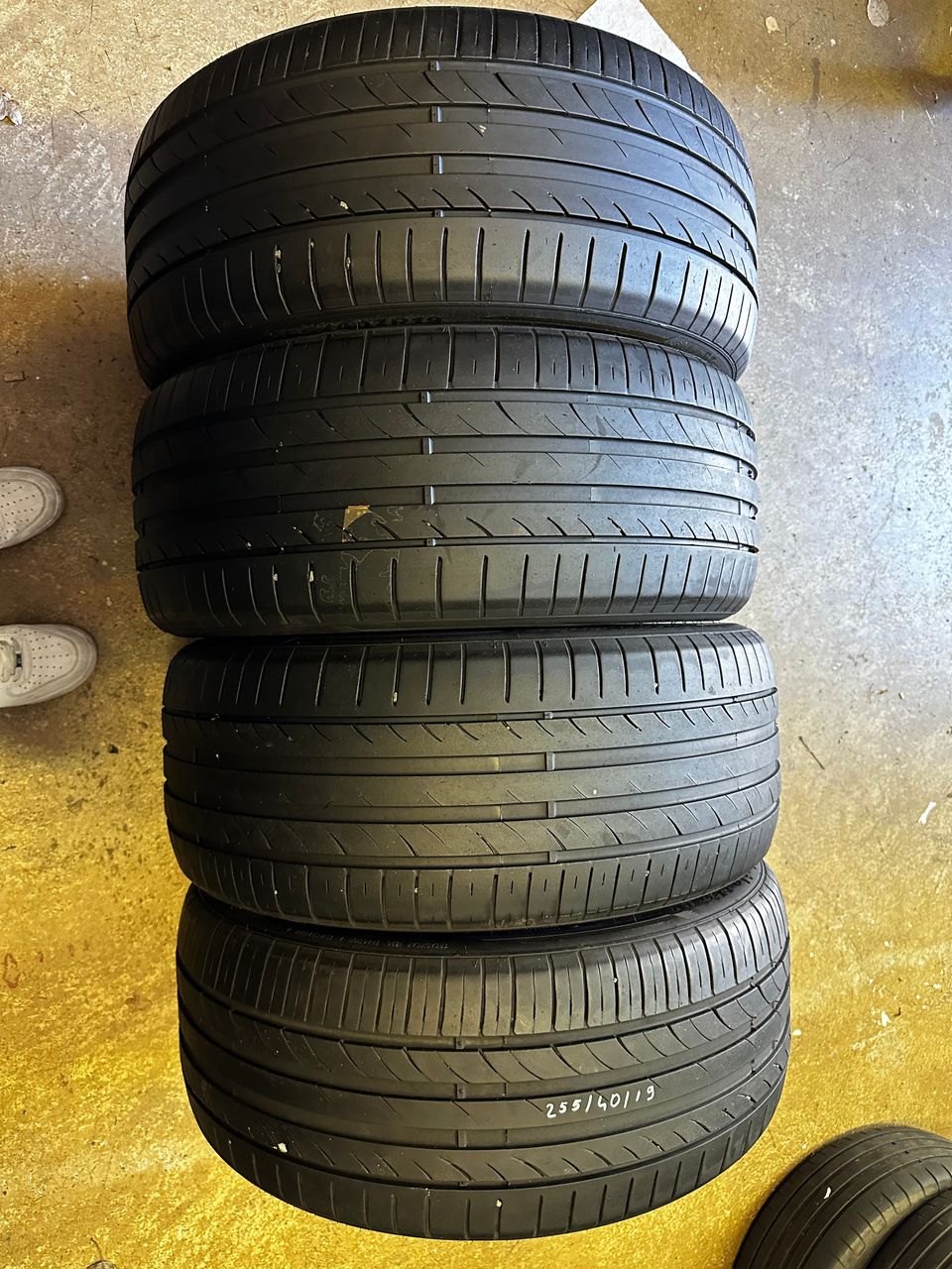 Kesärenkaat 255/40R19