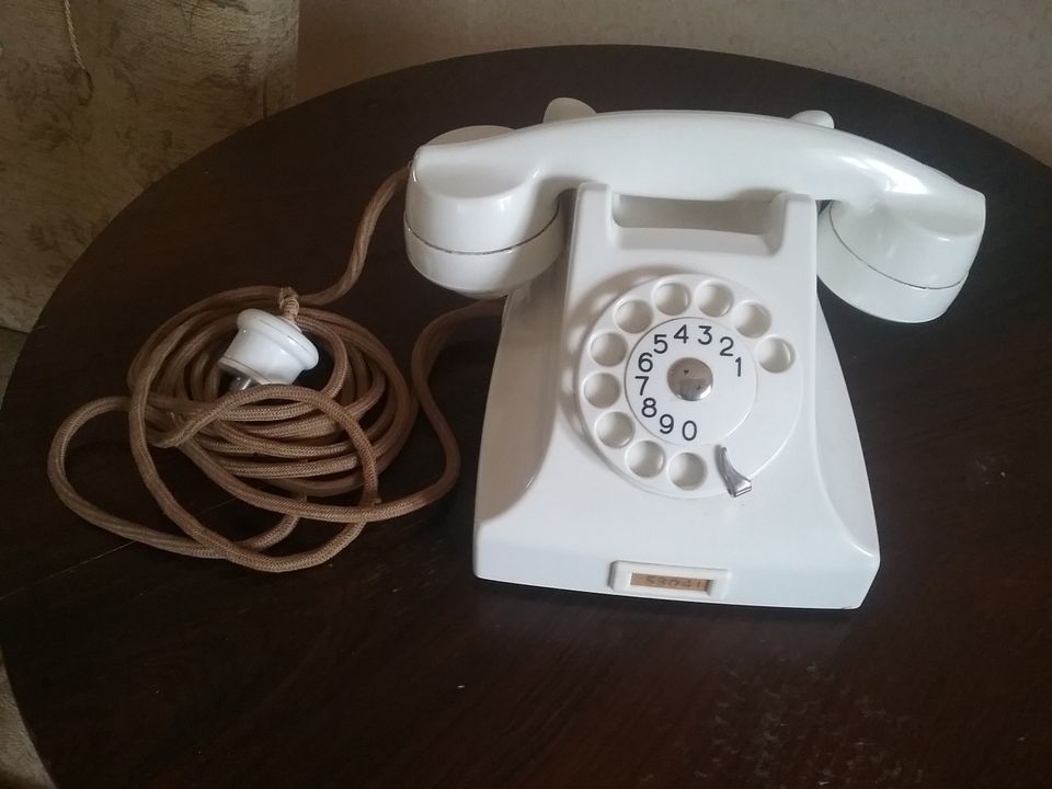 Vanha Ericsson puhelin lankapuhelin pöytäpuhelin