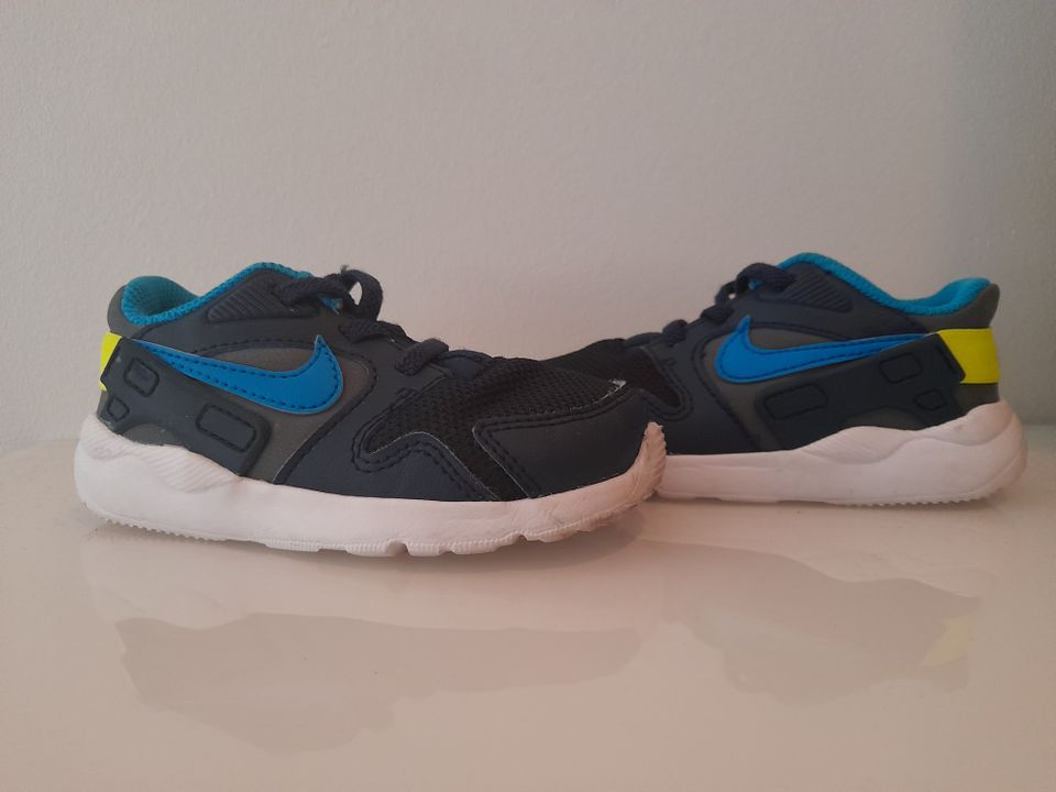 Nike lankkarit 23,5