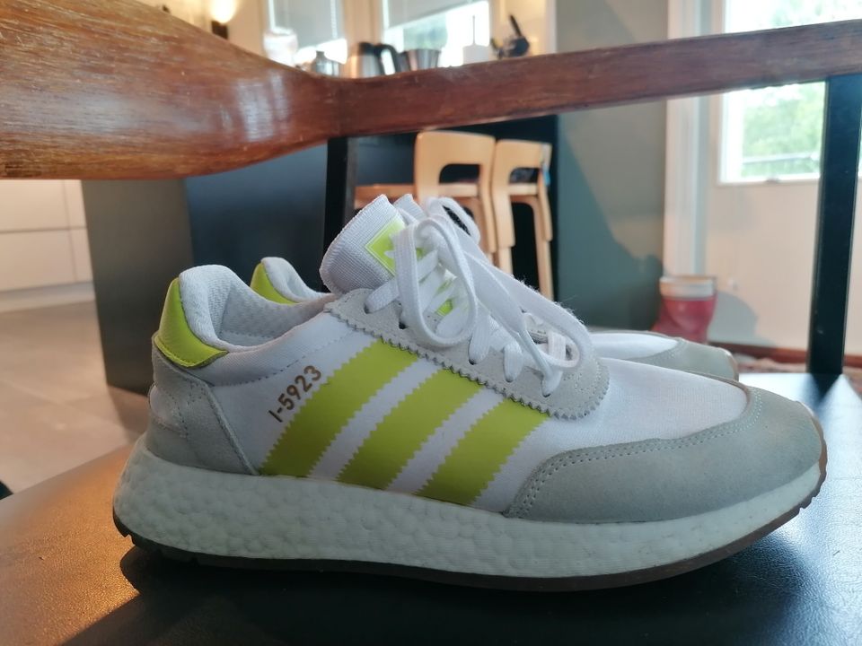 Adidas iniki 39