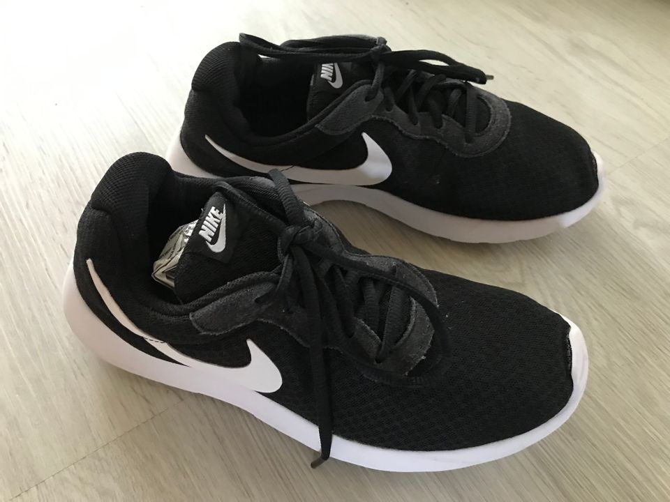 Nike Tanjun lenkkarit koko  40,5