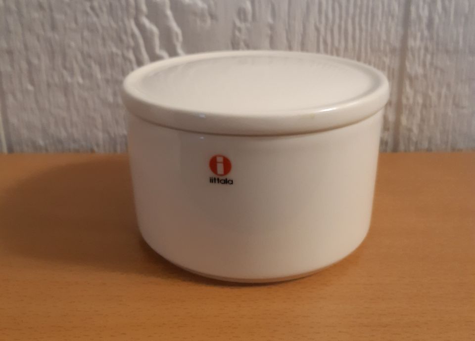 Teema kannellinen rasia, Iittala