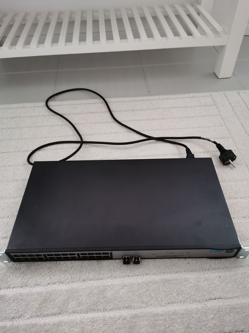 HP 1420-24G-2S switch