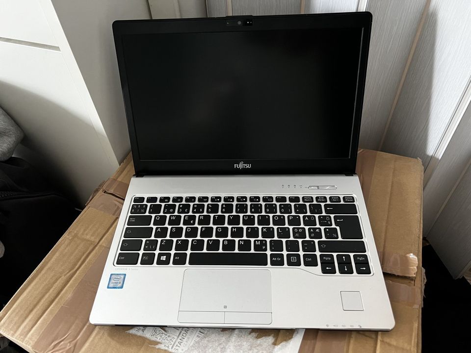 Fujitsu Lifebook S936 [i5, 20GB DDR4, 128GB SSD]