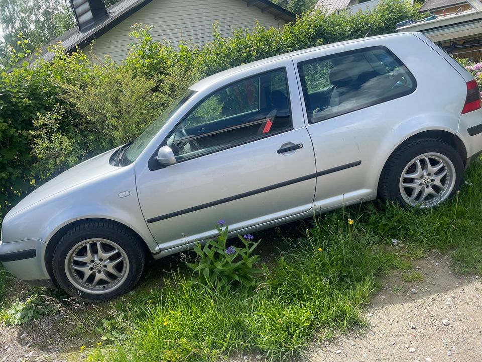 Wolkswagen Golf varaosiksi