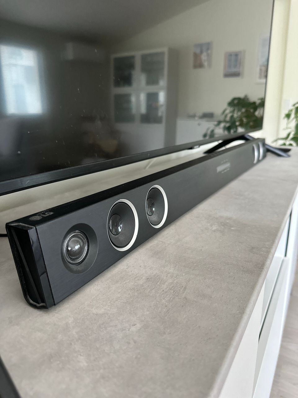 LG Soundbar ja subwoofer