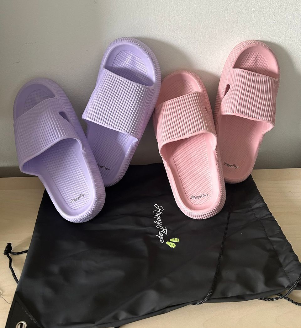 2 kpl uudet Happy Flops -sandaalit