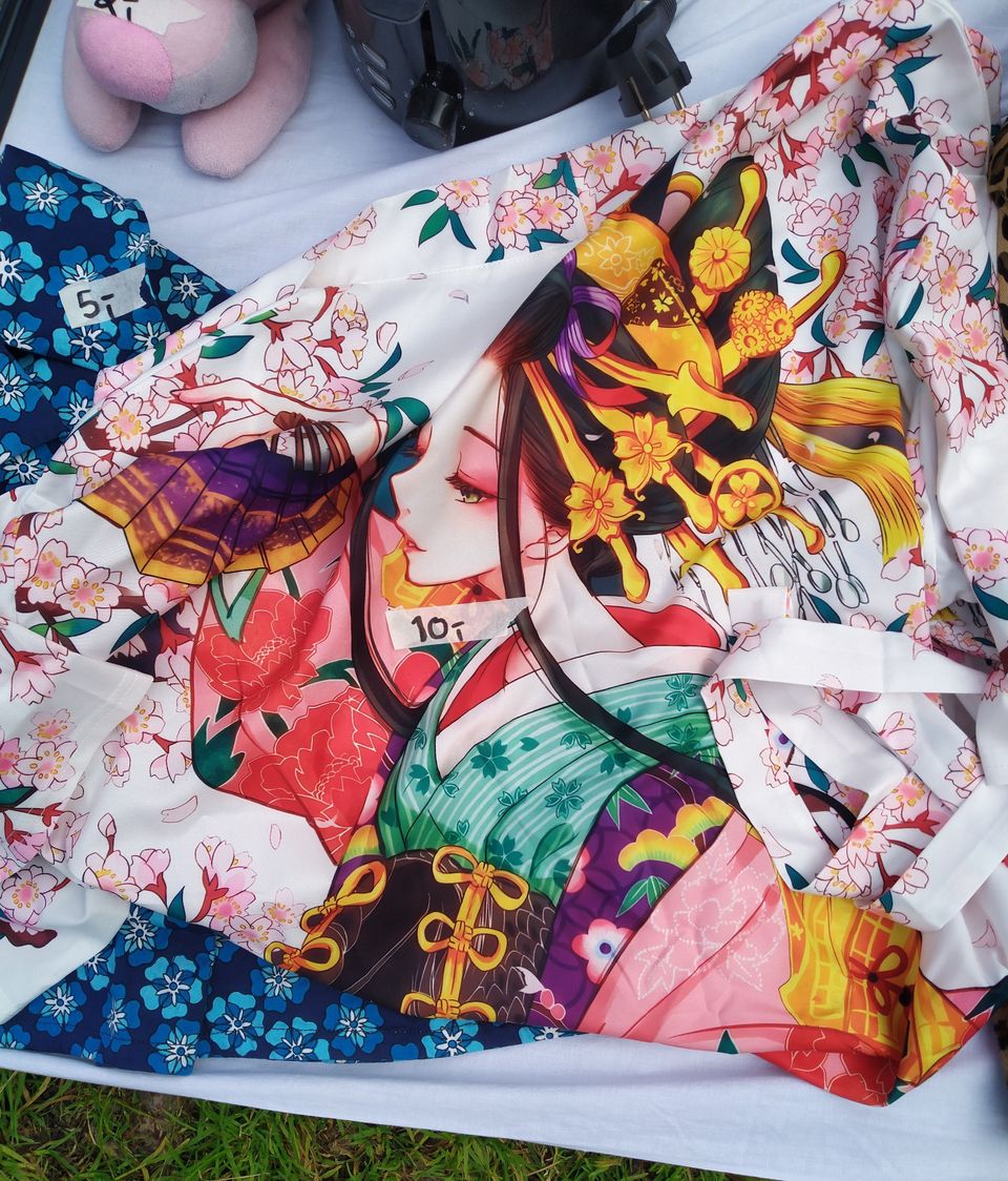 Kimono tyyppinen aamutakki