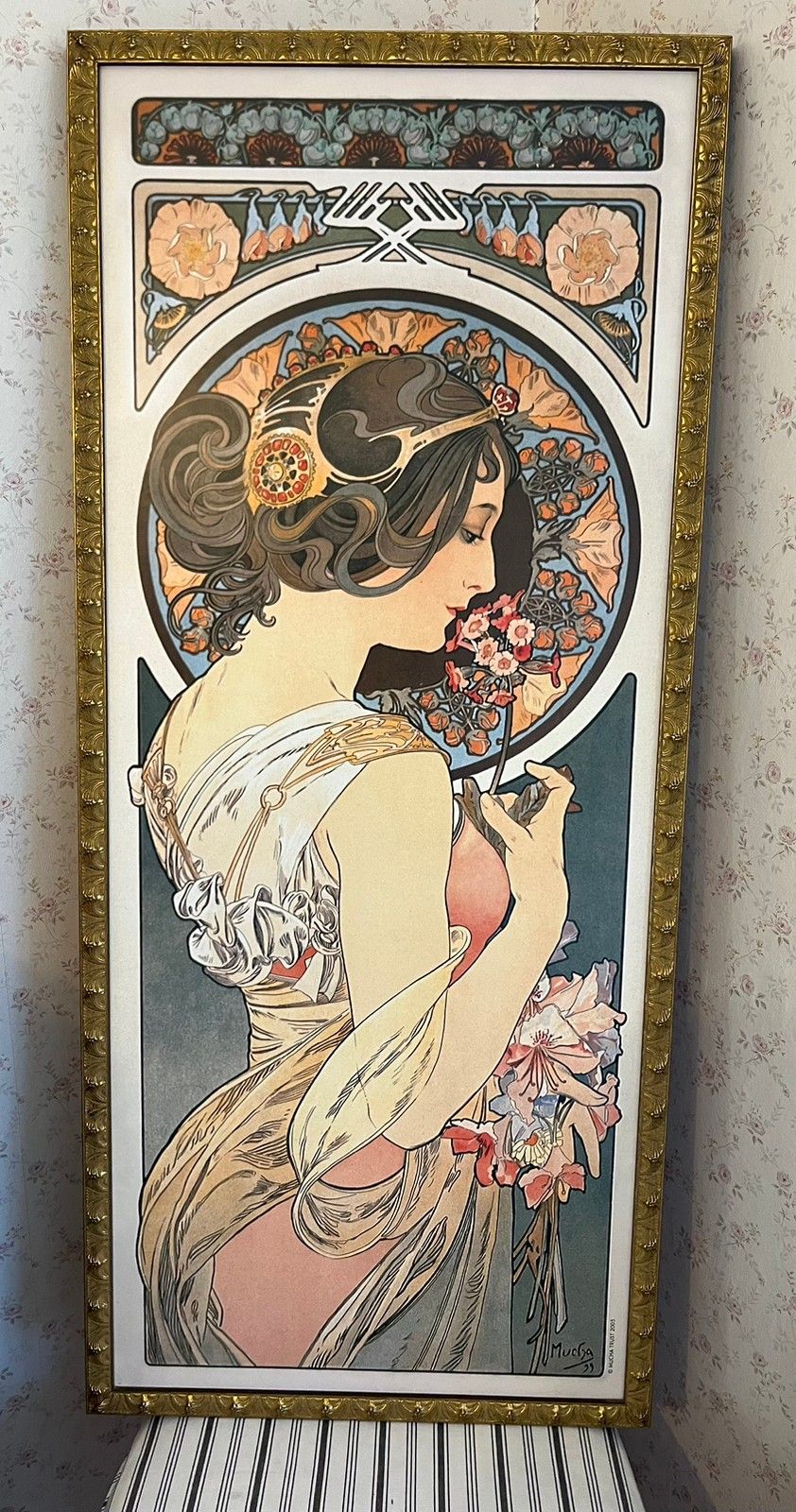 Upeat Alphonse Mucha julisteet kehystettyinä