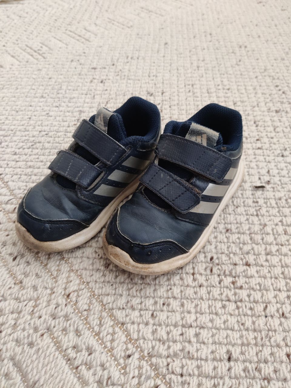 Adidas lenkkarit koko 25