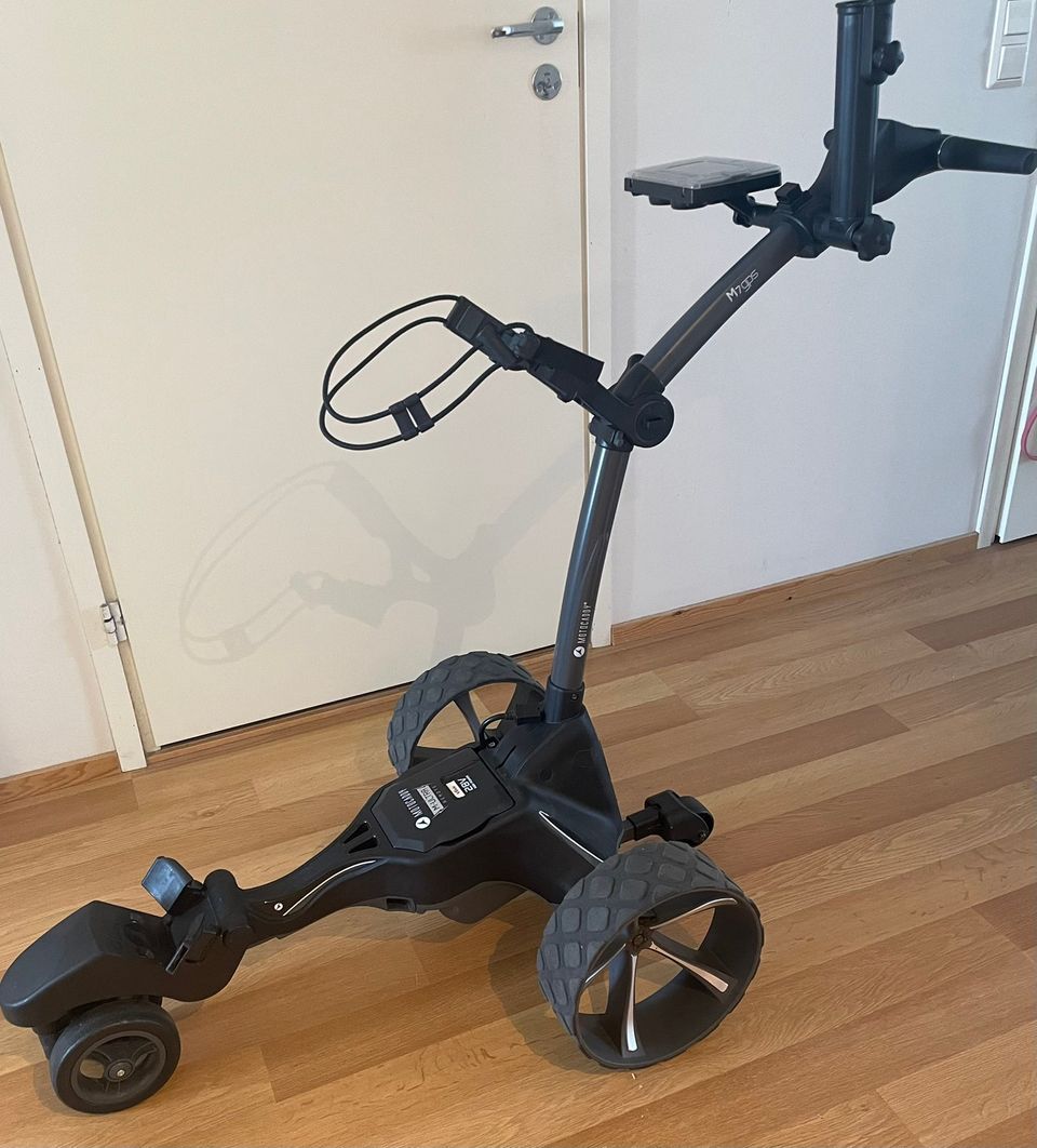 Motocaddy M7 DHC GPS Remote 2023 sähkökärry