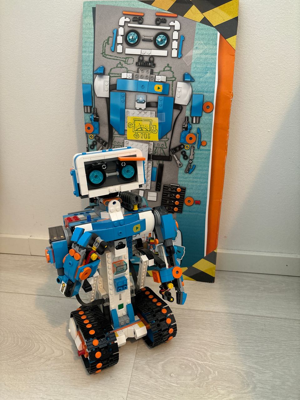Ohjelmoitava robotti LEGO Boost 17101 Creative Toolbox