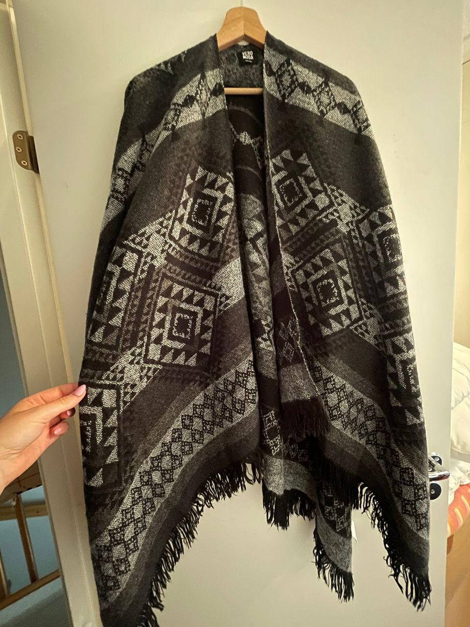 Vero Moda tumma villaponcho (one size)