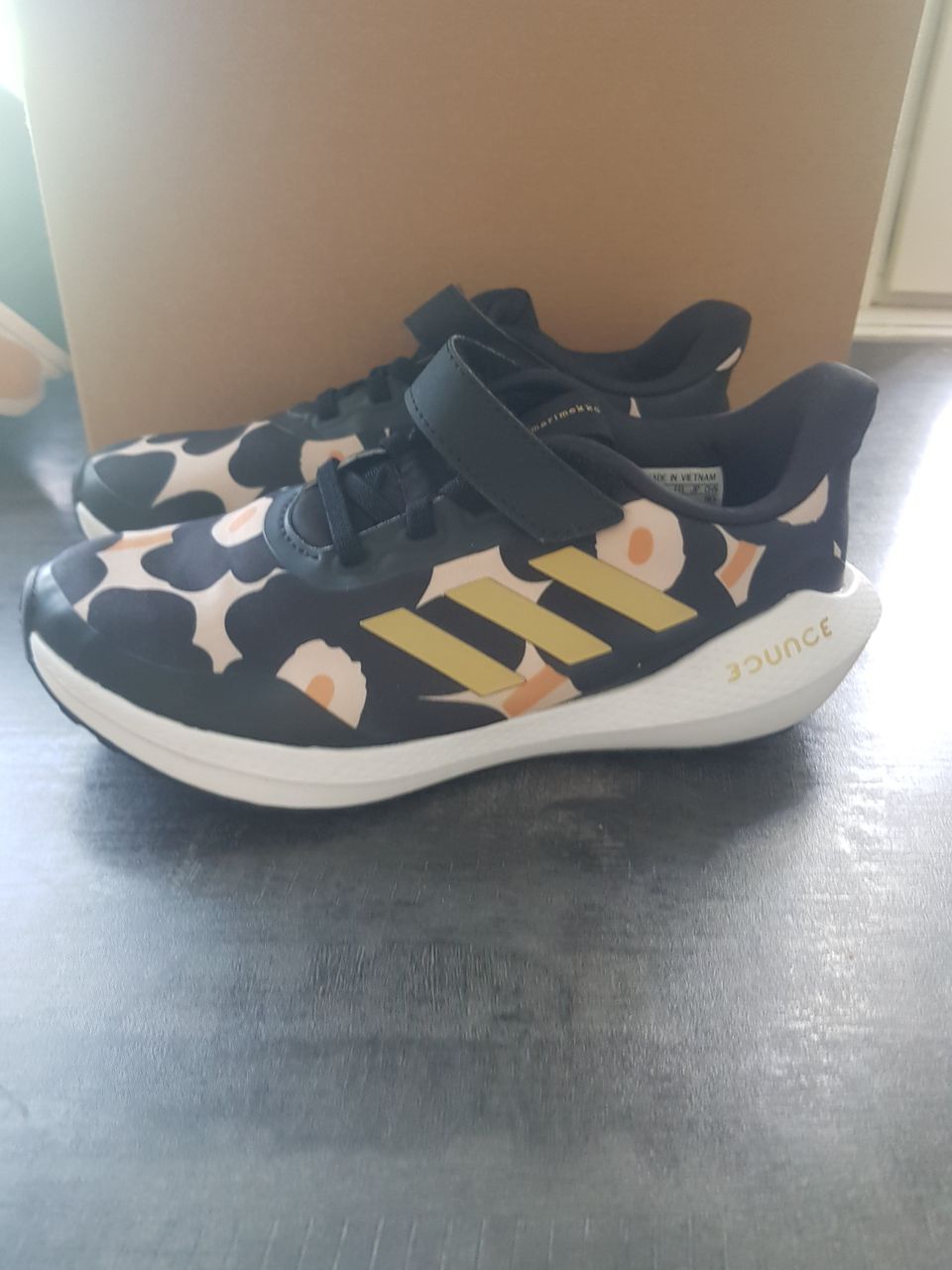 Marimekko x Adidas lenkkarit spk