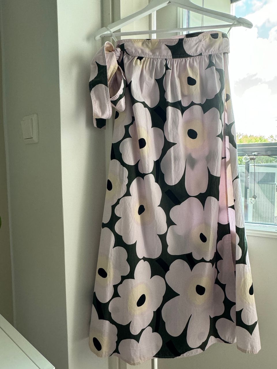 Marimekko Surista Unikko kietaisuhame