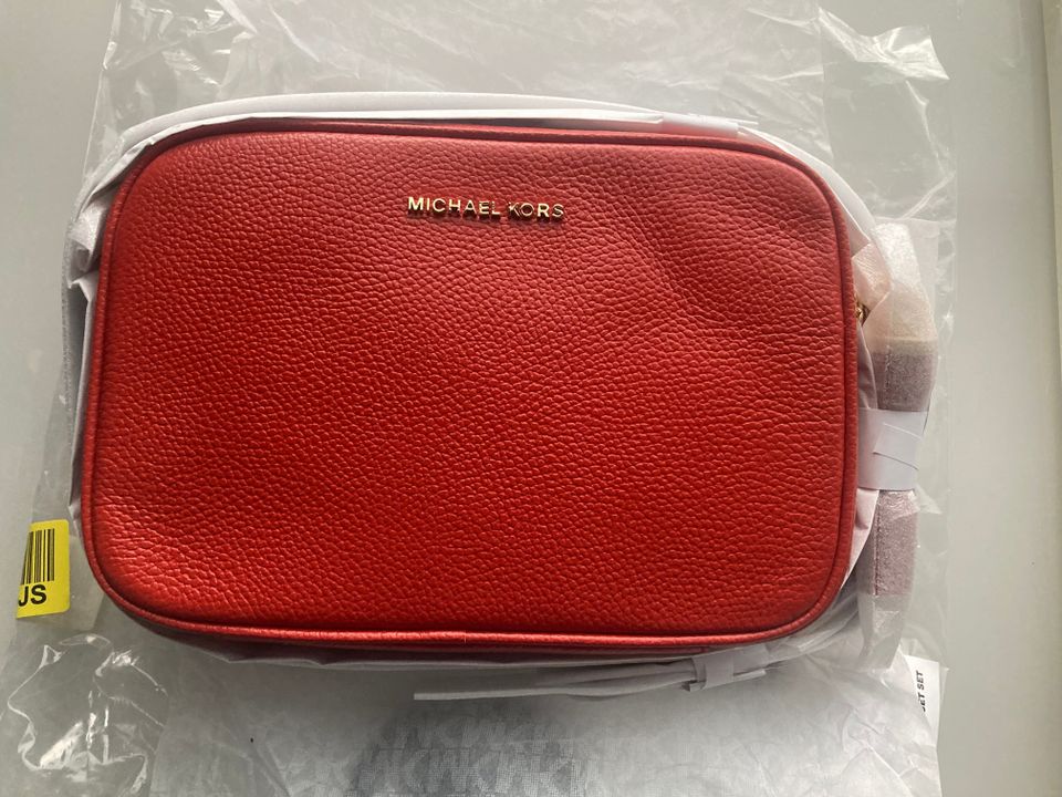 Käyttämätön aito Michael Kors Jet Set Camera bag