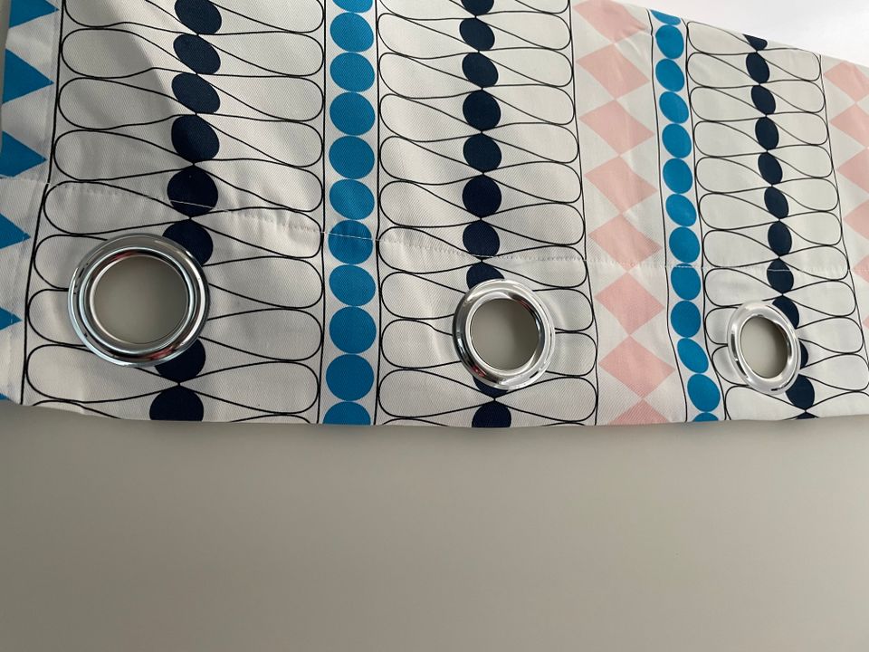 Pirteät uudet Ikean Mossflox verhot metallisin ripustuslenkein