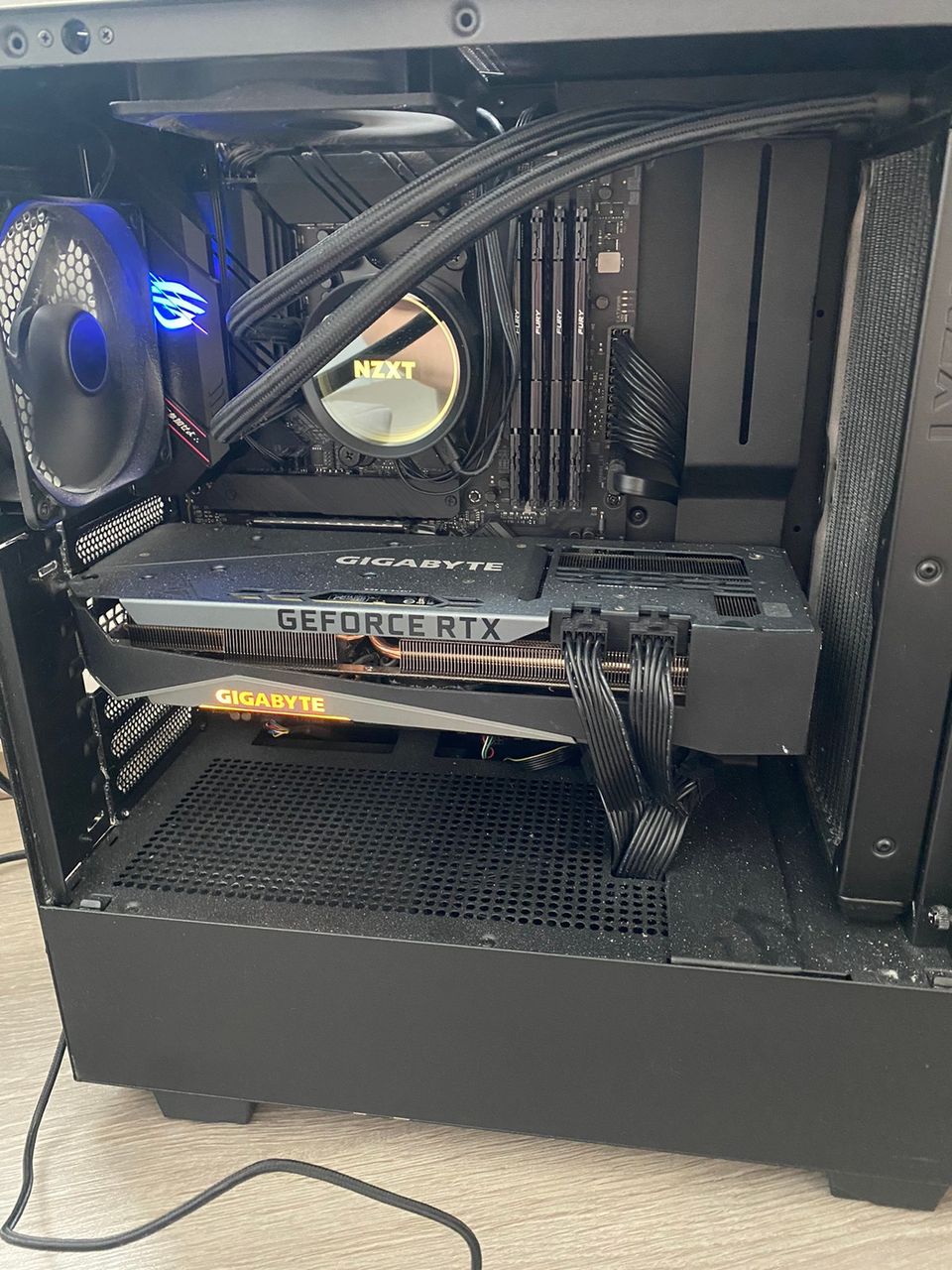 Peli/työkone Ryzen 5 5600x rtx 3070 ti, 2tb ssd, 32gb RAM