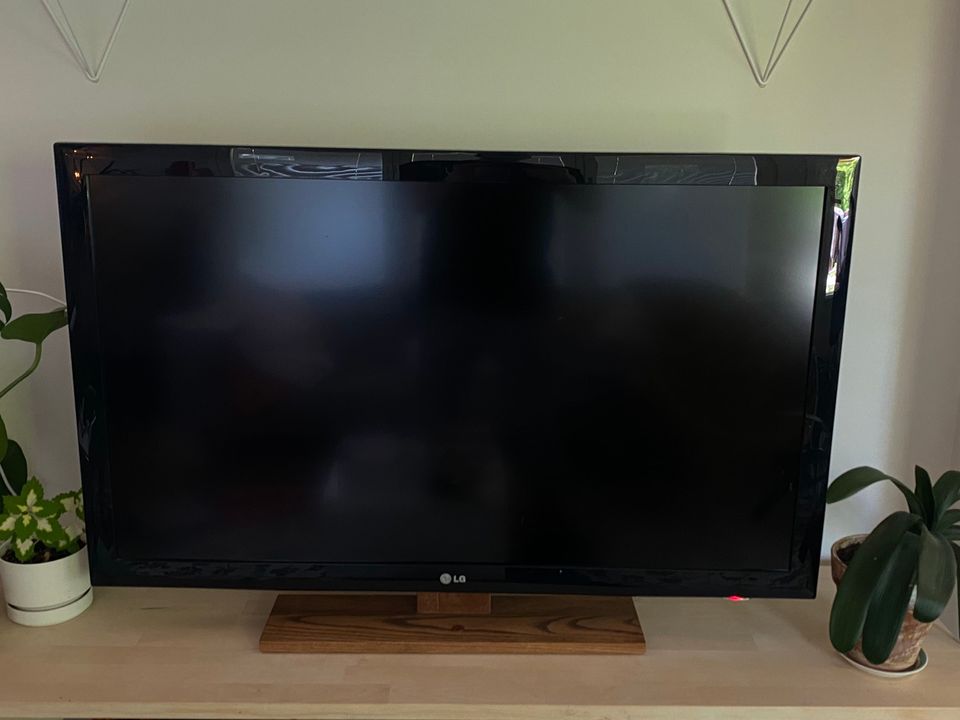 LG 47” Full HD