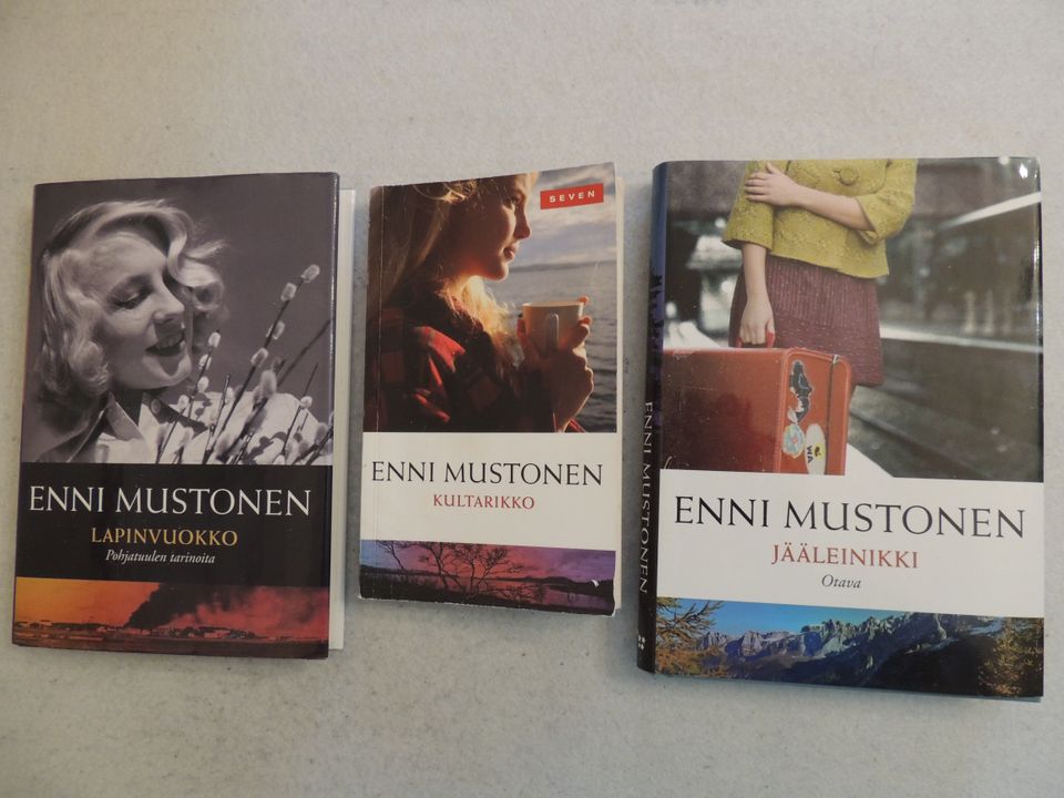 Enni Mustonen x 3