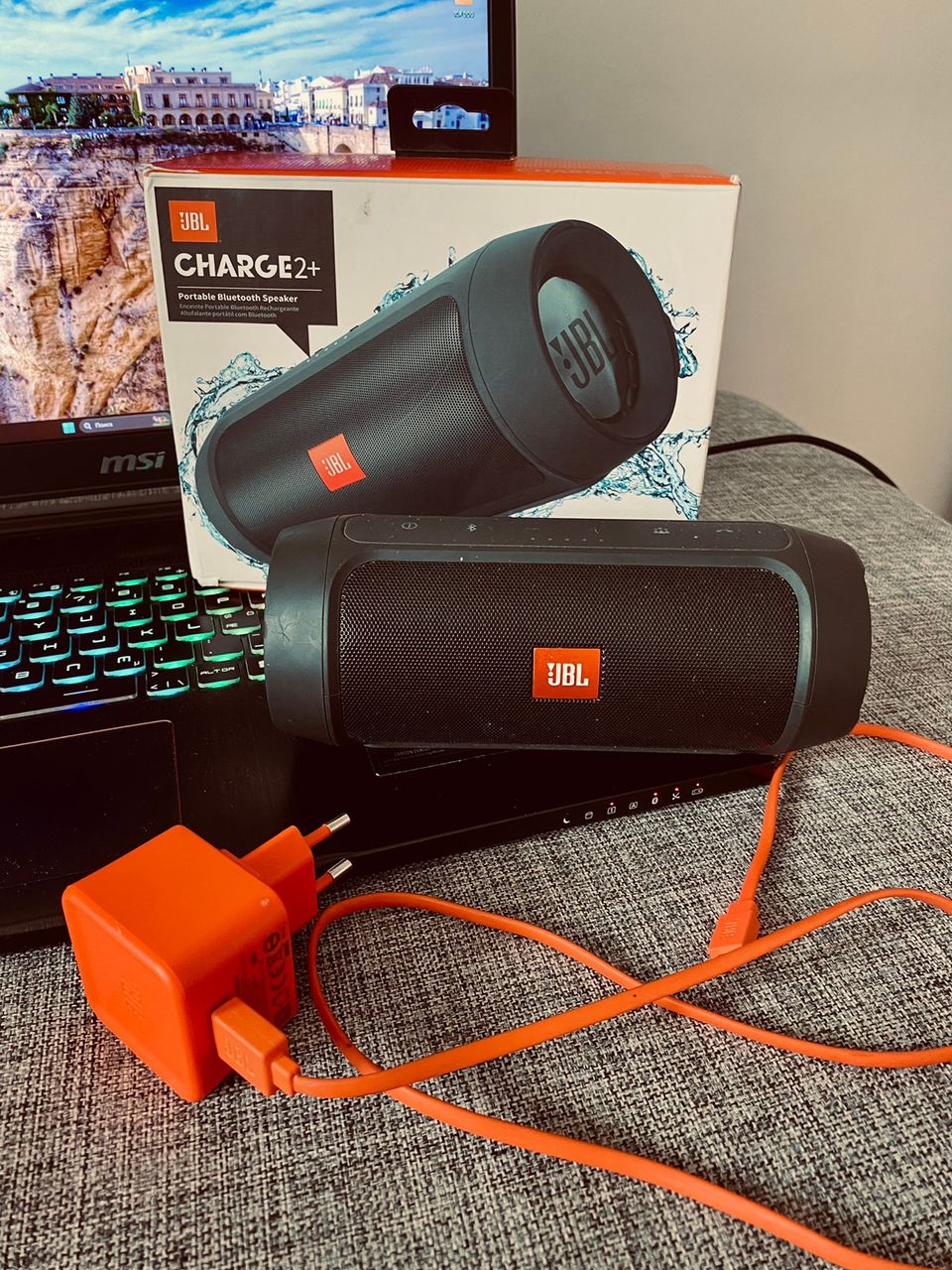 JBl Charge 2+